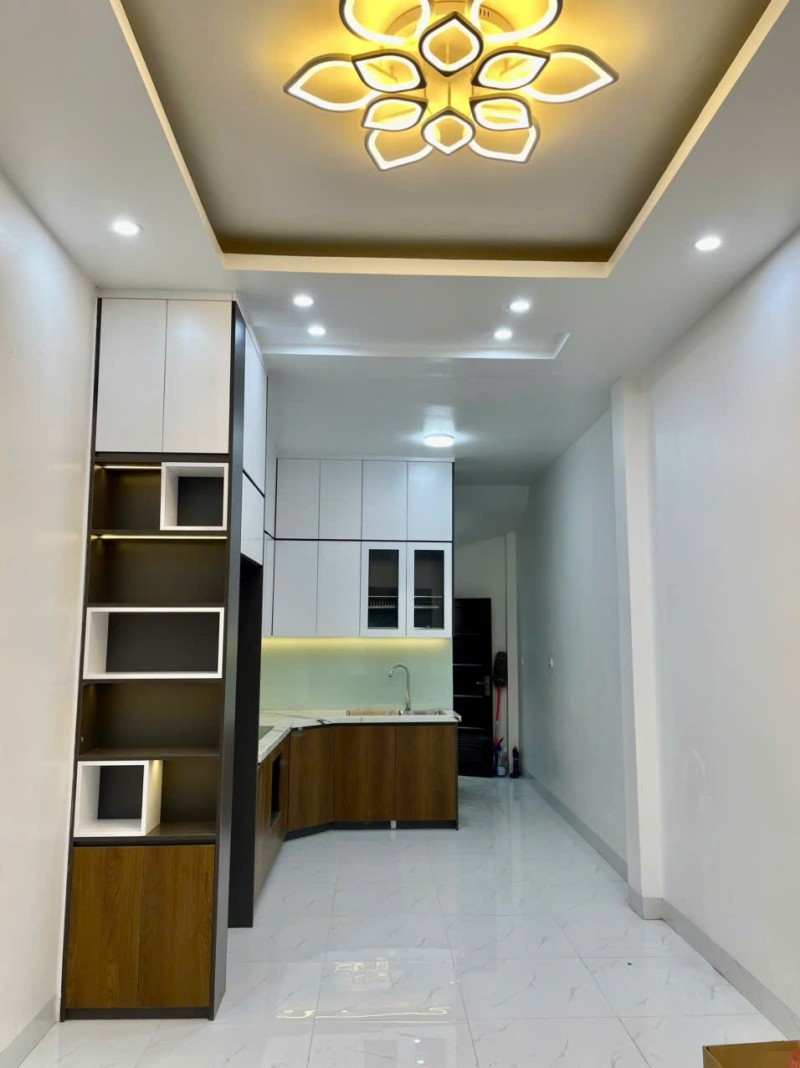 Bán nhà Ngọc Thuỵ,Long Biên 5 tầng,35m oto đỗ cổng nhỉnh 6 tỷ - Ảnh 2